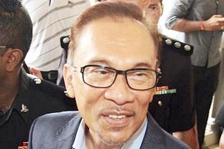 Anwar accused of hiding actual forex losses by Malaysia&#039;s central bank