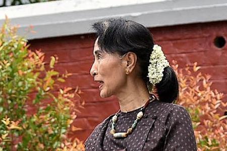 Suu Kyi vows to protect  all citizens