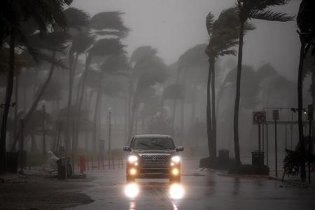 Deadly Irma slams into Florida