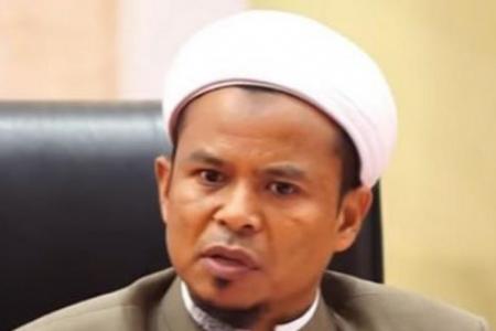 Preacher apologises for criticising sultan's decree