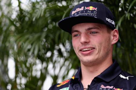 Verstappen extends Red Bull contract