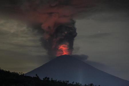 59,000 travellers stranded in Bali as Mt Agung erupts