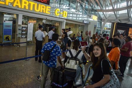 Stranded tourists depart Bali as volcanic ash cloud shifts