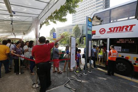 More staff, buses during first of 2 full day SMRT closures