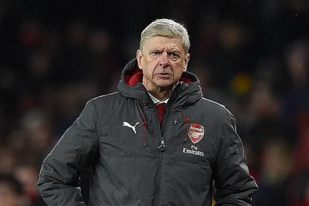 Wenger to stick with four-man defence