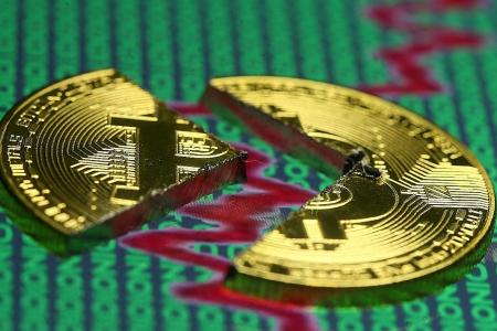 Bitcoin plunges as investors suffer &#039;reality check&#039;