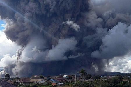 Indonesia&#039;s Mount Sinabung erupts again 
