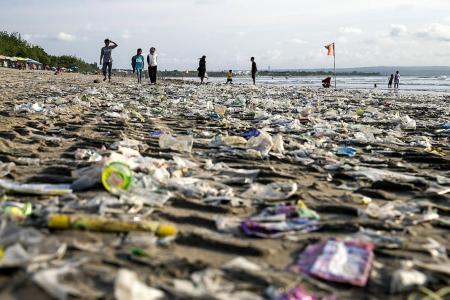 Bali beaches turn into  seas of garbage
