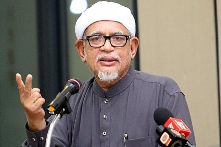 Mahathir calls PAS president a ‘kafir’ for working with Umno