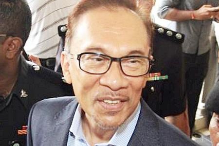 Mahathir denied permission to visit Anwar in hospital