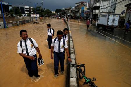 Floods hit Jakarta, thousands evacuated