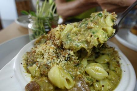 Makansutra: Bite into Arbite's Beef Rendang Mac & Cheese