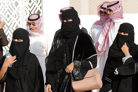 Saudi women need not wear abaya robes: senior cleric 