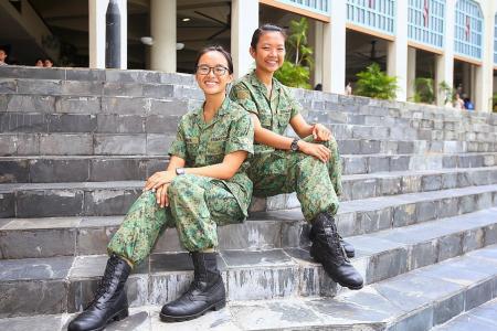 &#039;Ah girls&#039; to women: A-level grads sign on with army
