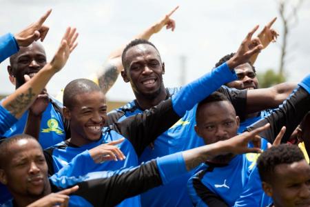 Bolt to play in charity football match at Old Trafford