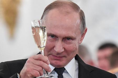 Britain gives midnight deadline to Putin over nerve attack 