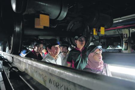 President salutes transport workers during visit to Bishan Depot