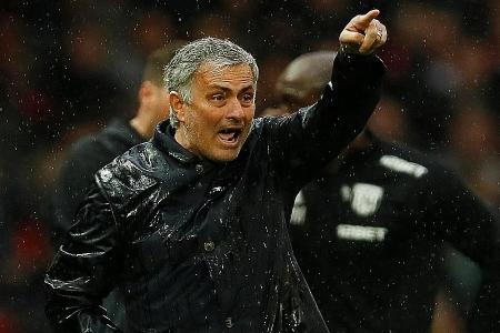Mourinho: Man United are masters of complications
