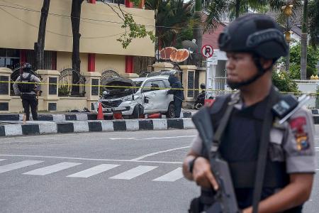 Indonesia cops shoot dead 4 men after attack on Riau police HQ 