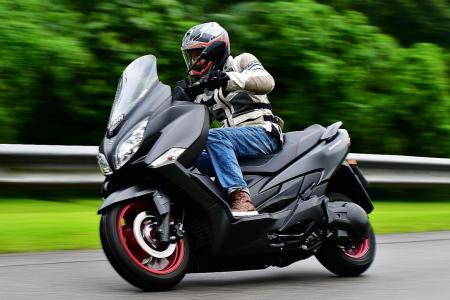 Redesigned Suzuki Burgman 400 scooter can still do it all