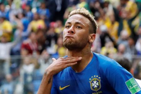 Coutinho, Neymar leave it late as Brazil win 2-0