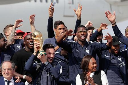 Heroes’ welcome for Les Bleus