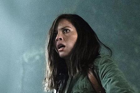 Olivia Munn toughens up, fights for her life in The Predator