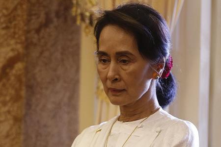 Suu Kyi defends Myanmar court&#039;s decision to jail Reuters reporters