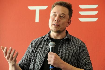 Musk faces probe into tweets on taking Tesla private