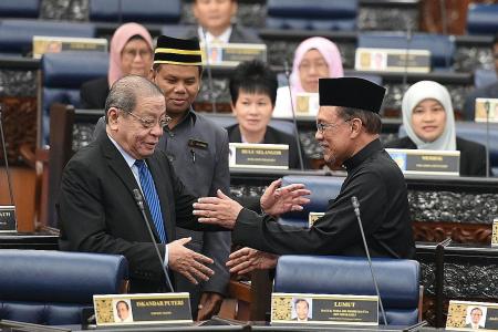 Malaysian PM Mahathir happy with Anwar&#039;s by-election victory 