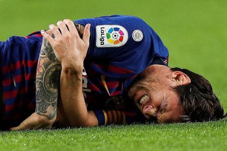 Messi fractures arm, out of action for three weeks