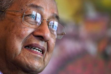 Malaysian leader Mahathir, 93, says he&#039;s feeling his age