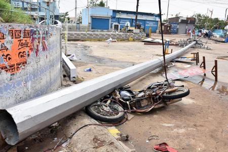 Cyclone death toll in southeast India rises
