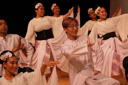 Chinese student loves Malay dance