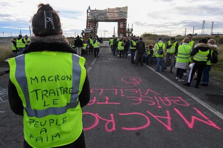 Yellow-vest protesters blocking access to some fuel depots in France