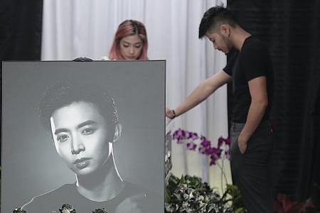 Fans and friends pay tribute to late actor Pang