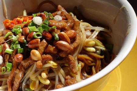 Makansutra: Beef up your noodles at Hometown Hainan Fen