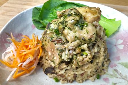 One-pot dish of coriander chicken and mushroom brown rice