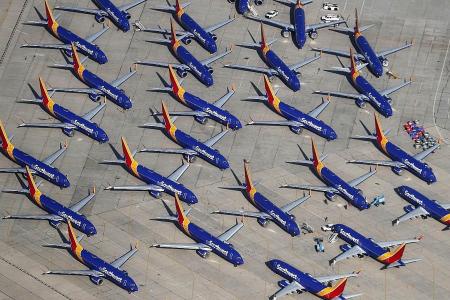FAA will need 10,000 new workers to certify all aircraft by itself
