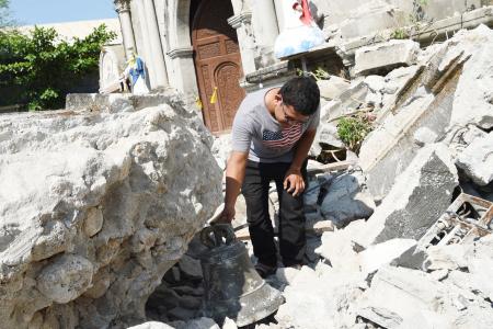 New quake strikes as Philippines hunts for survivors