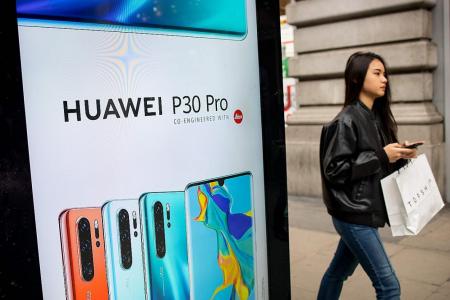Huawei outsells Apple as smartphone market declines