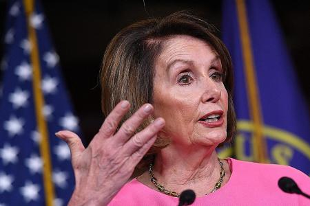 Trump retweets doctored clip of Pelosi, Facebook won&#039;t take it down