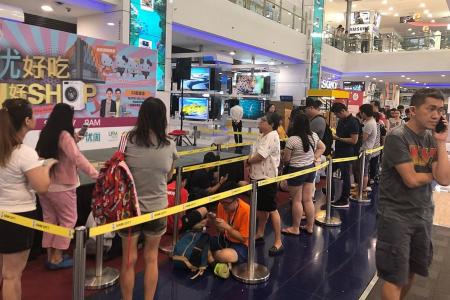 500 sets of Hello Kitty plushies sold out in 10 minutes