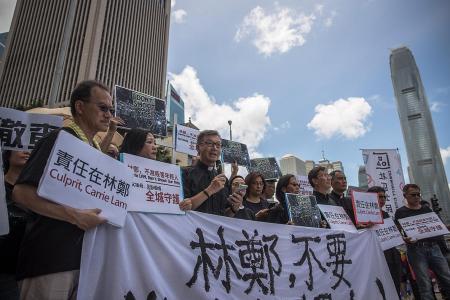 Hong Kong calls for new protest after missed deadline