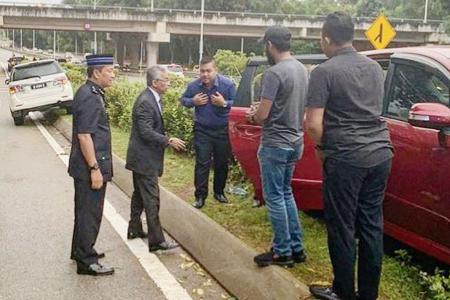 King stops to help Malaysian motorist in car accident