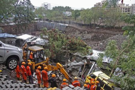 Wall collapses kill 27 in India