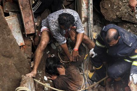 At least 4 dead, dozens trapped in Mumbai building collapse