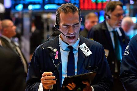 US stocks rise on strong retail sales data