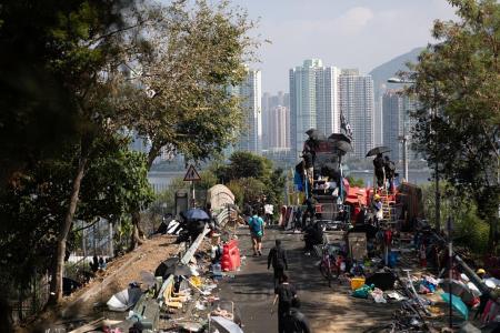 All schools closed, students from China flee HK campuses