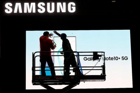 Samsung Electronics says Q4 net profit slumps 38%